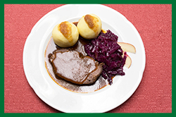 Sauerbraten, Rotkohl, Kloeße